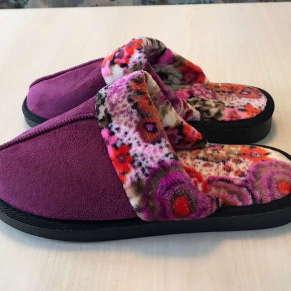 New Vera Bradley Cozy Slippers M 7-8 Rosewood Plum - Picture 2 of 6
